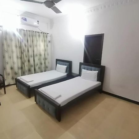 Lux Lounge Guest House 이슬라마바드 외부 사진