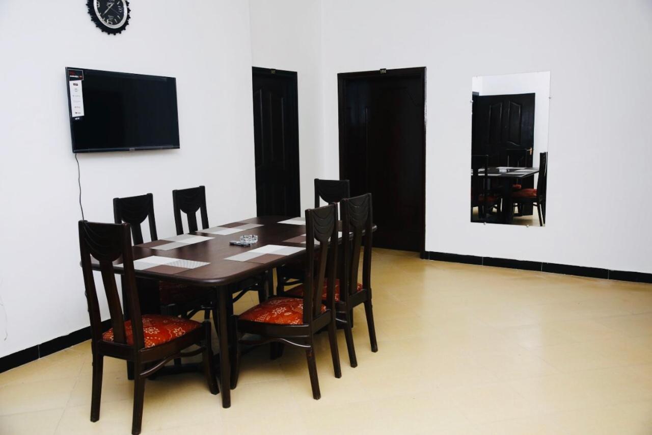 Lux Lounge Guest House 이슬라마바드 외부 사진