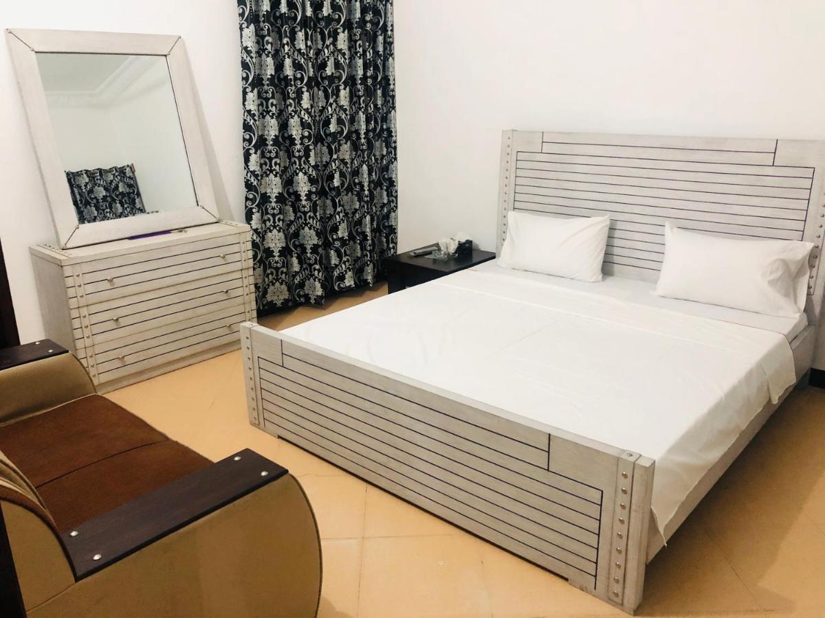 Lux Lounge Guest House 이슬라마바드 외부 사진