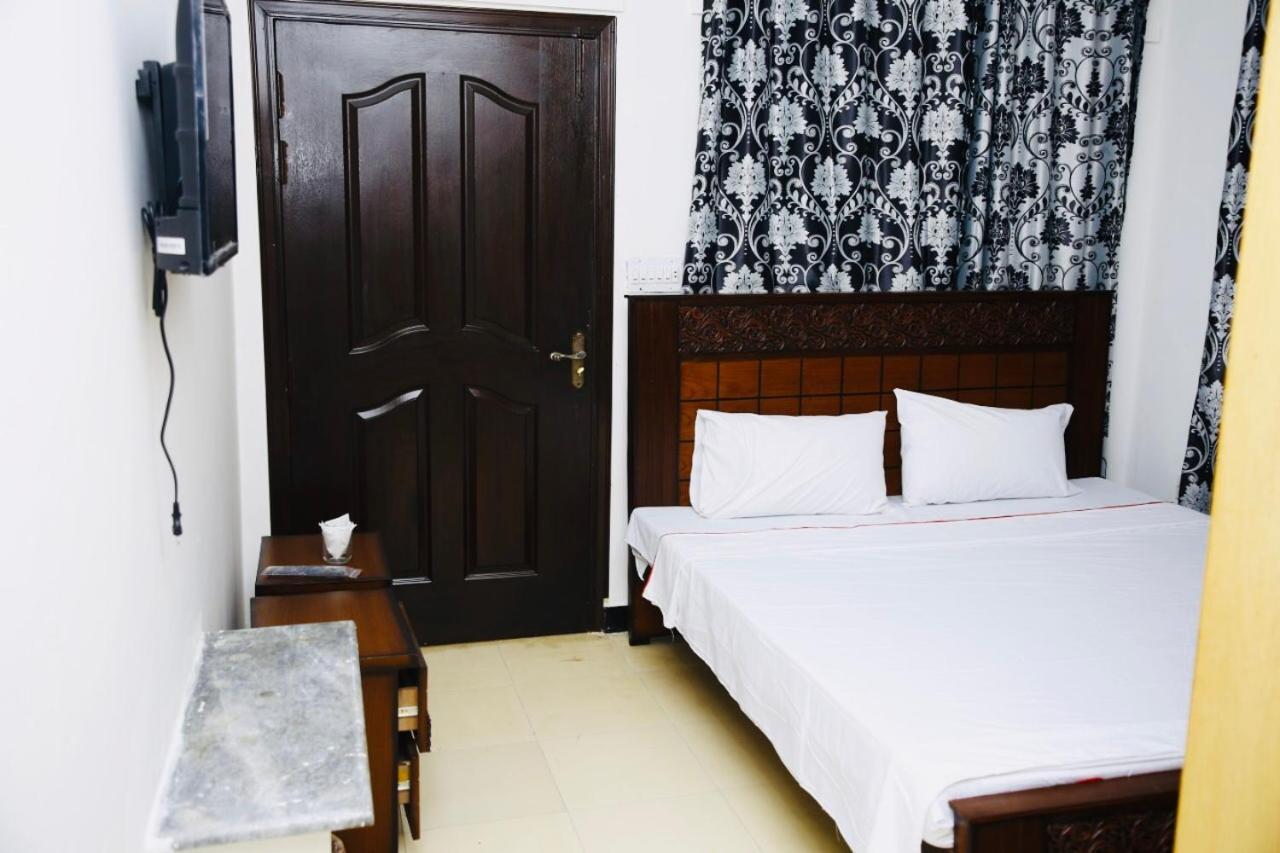 Lux Lounge Guest House 이슬라마바드 외부 사진