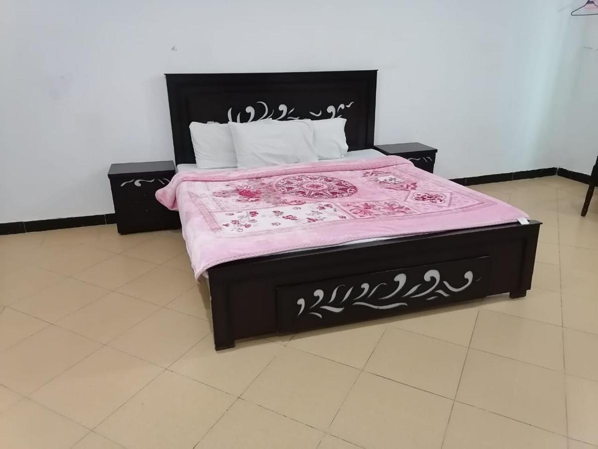 Lux Lounge Guest House 이슬라마바드 외부 사진