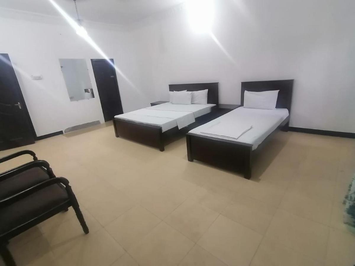 Lux Lounge Guest House 이슬라마바드 외부 사진