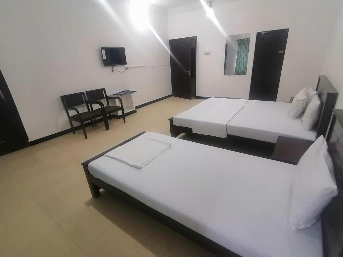 Lux Lounge Guest House 이슬라마바드 외부 사진