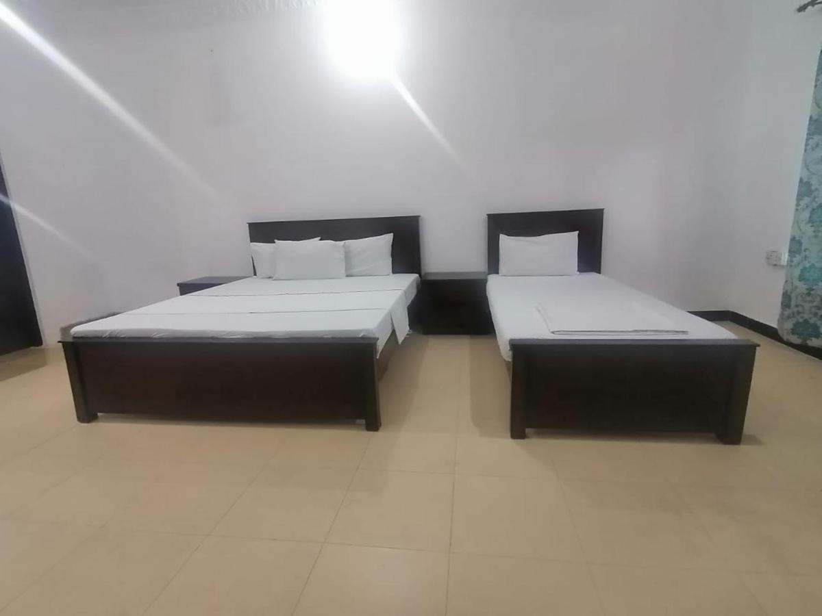 Lux Lounge Guest House 이슬라마바드 외부 사진