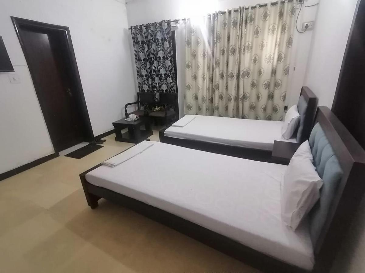 Lux Lounge Guest House 이슬라마바드 외부 사진