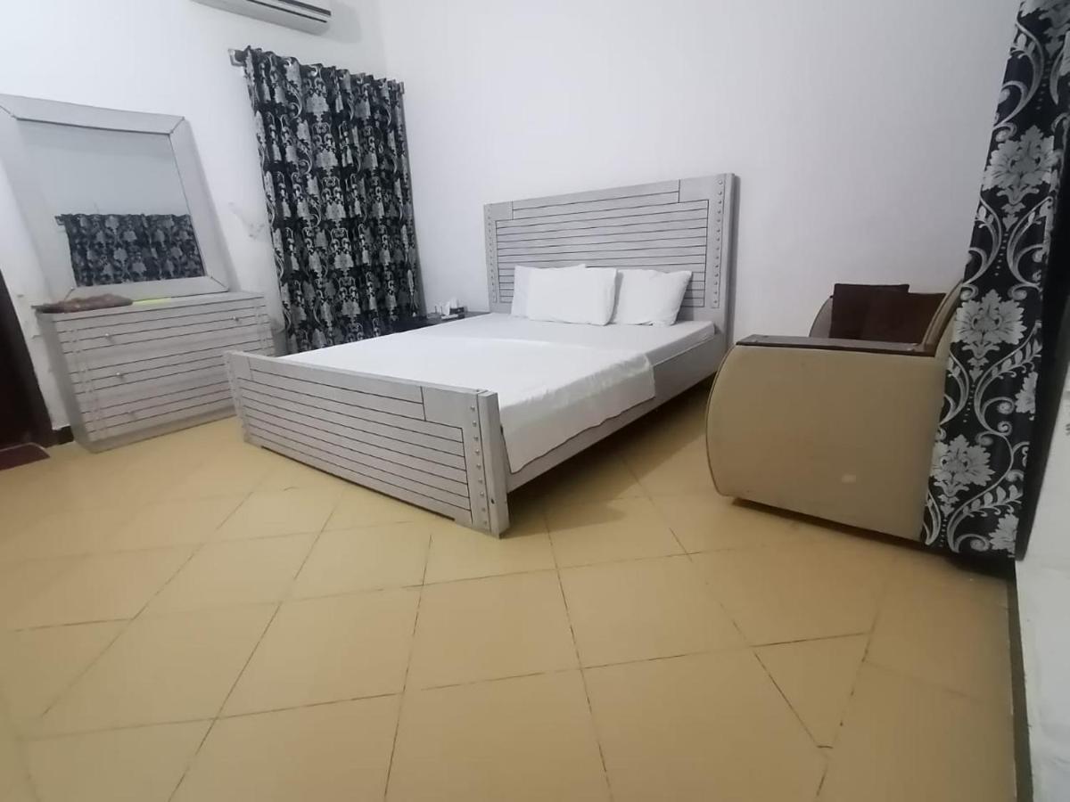 Lux Lounge Guest House 이슬라마바드 외부 사진