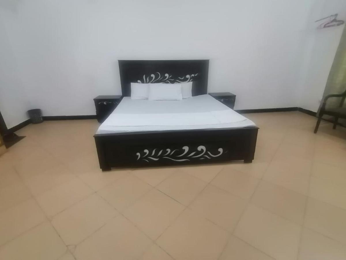 Lux Lounge Guest House 이슬라마바드 외부 사진