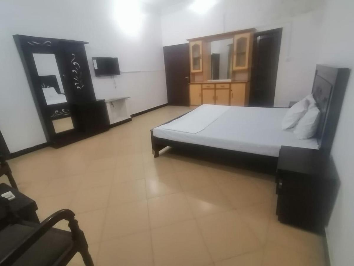 Lux Lounge Guest House 이슬라마바드 외부 사진