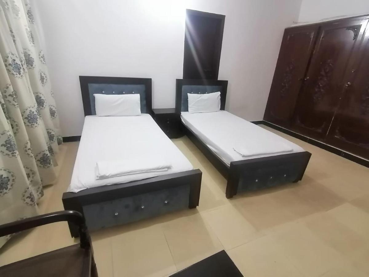 Lux Lounge Guest House 이슬라마바드 외부 사진