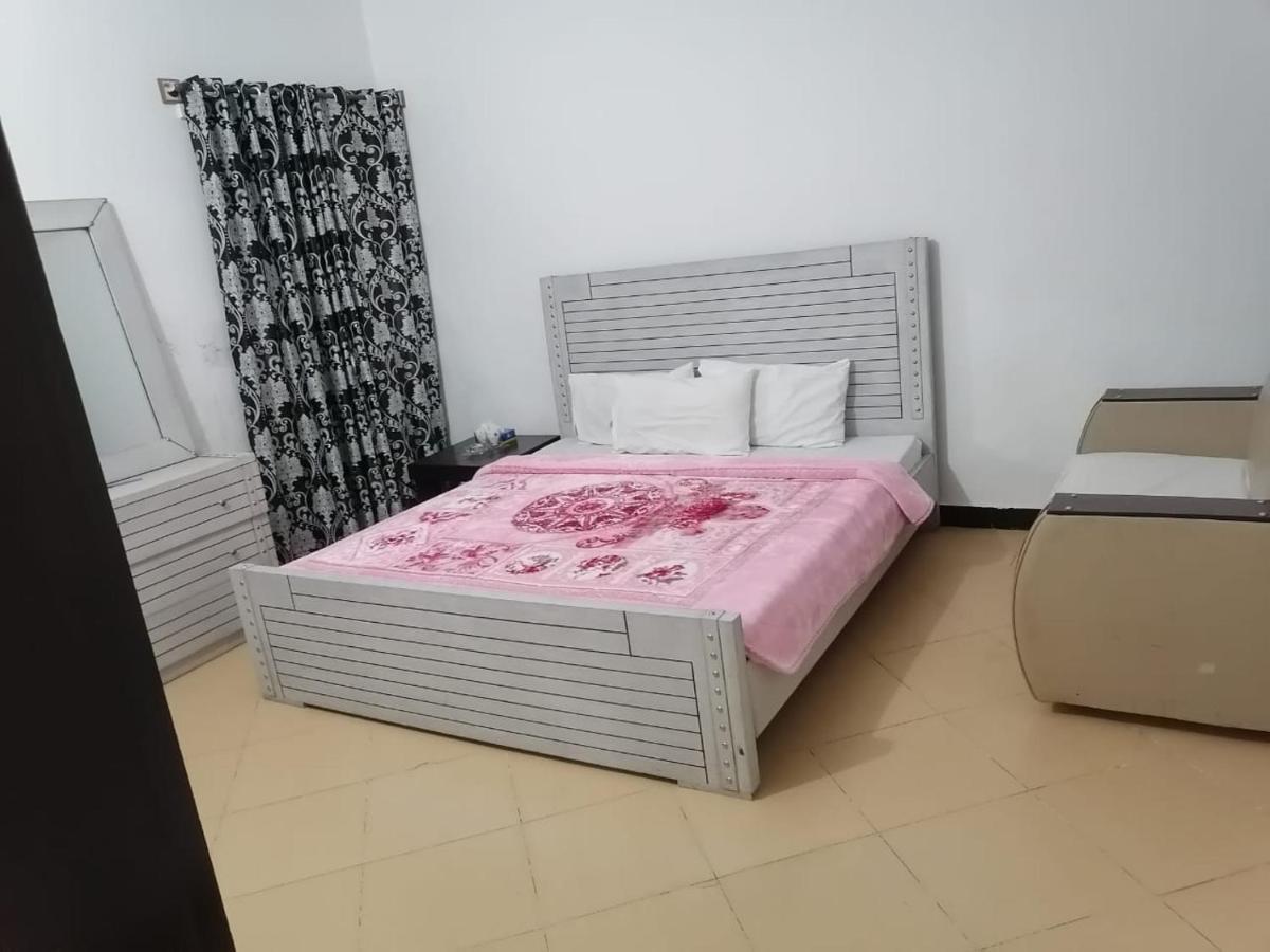 Lux Lounge Guest House 이슬라마바드 외부 사진