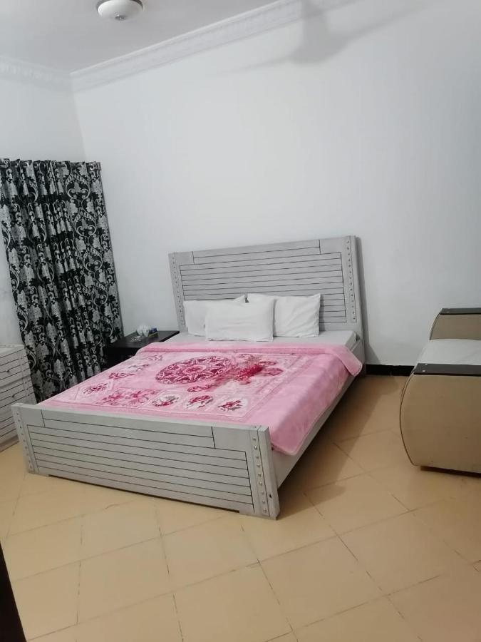 Lux Lounge Guest House 이슬라마바드 외부 사진
