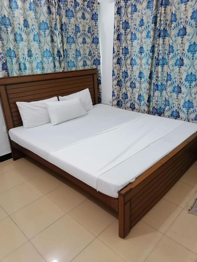 Lux Lounge Guest House 이슬라마바드 외부 사진