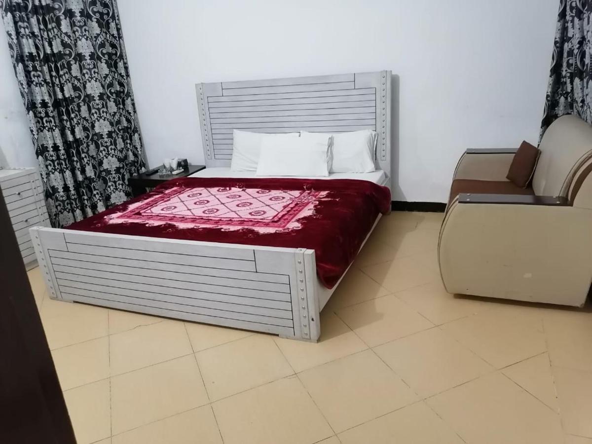 Lux Lounge Guest House 이슬라마바드 외부 사진
