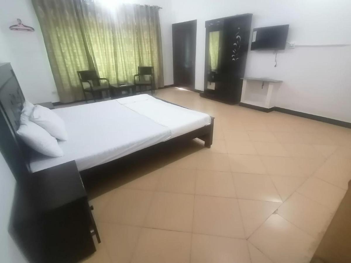 Lux Lounge Guest House 이슬라마바드 외부 사진